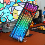 制化键盘雷柏V700DIY-98大揭秘-聚超值澳门新葡京app拆到螺丝都不剩！雷柏首款三模客(图1)